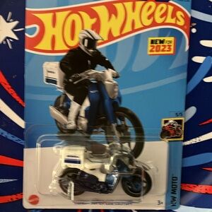 Hot wheels Honda Super Cub Custom Moped- 2023